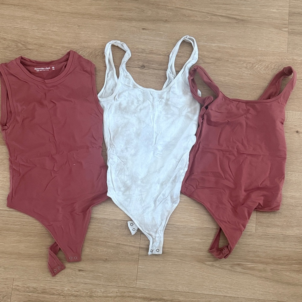 Abercrombie & Fitch Kids Bodysuits - Red and White Trio